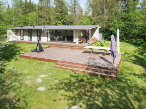 Three-Bedroom Holiday home in Bording 3